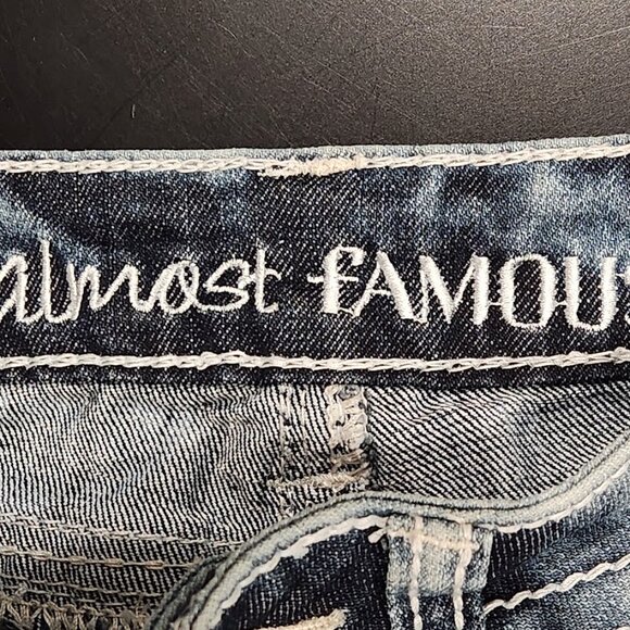 Almost Famous Size 0 Distressed Skinny Jeans - Picture 9 of 12